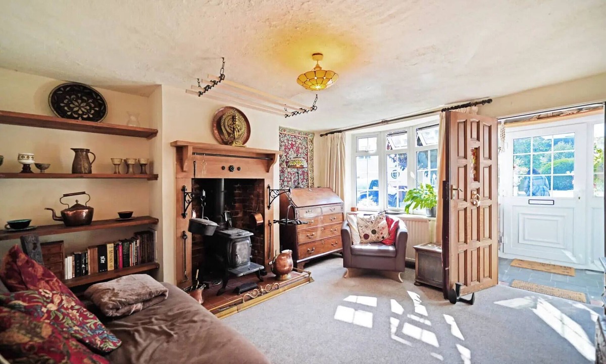 Codsall Cottage | Butterfly&Bumblebee Cottages: Two beautiful period houses just 30meters apart