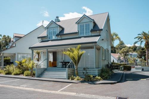 Russell House | Butterfly Cottage 2 or 3 Bedroom- Russell Cottages Collection