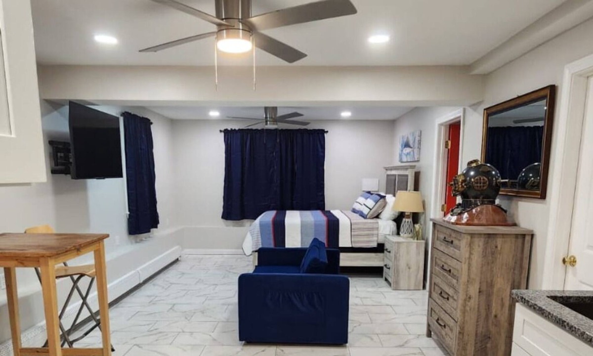 West Wareham Apartment | Buzzard Bay Beach House 3 minute walk to beach firepit bbq grill water park