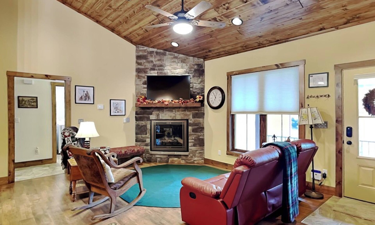 McHenry House | Buzzy Bee Lodge | Hot Tub, Fire Pit, Pet-Friendly
