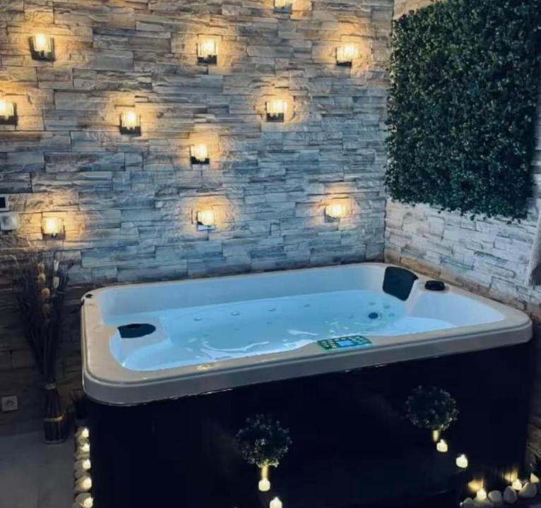 Bondy Apartment | BY NEPTUNE - Appartement Rustique JACUZZI