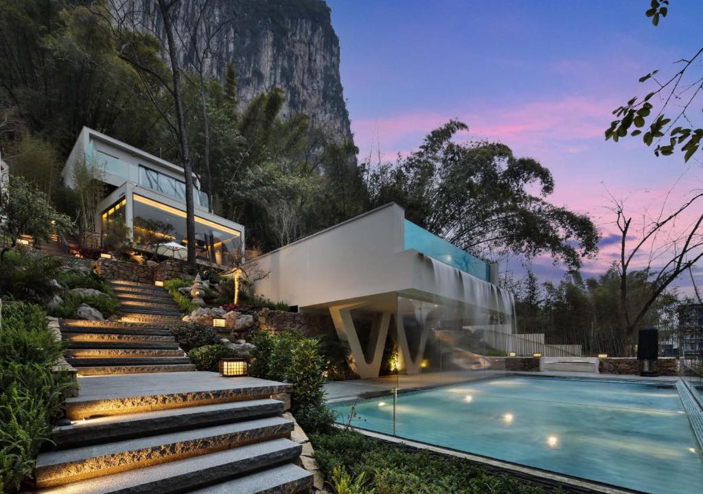 Yangshuo Hotel | BYMA Valley Hideaway Resort Yangshuo·Ten-Mile Gallery · Yulong River·Double-Level Cliffside Infinity Pools · Private Luxury Villas ·Panoramic Floor-to-Ceiling Café & Dining