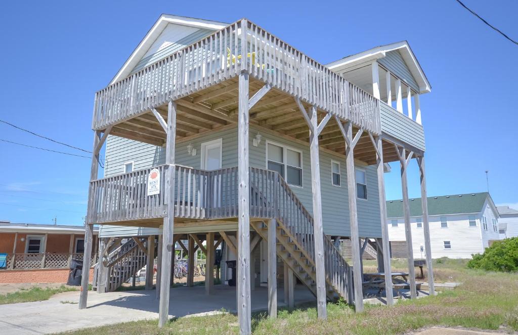 Colington House | Byrd's Nest - KDH MP 6, Ocean Views, 200 Yards to the Beach