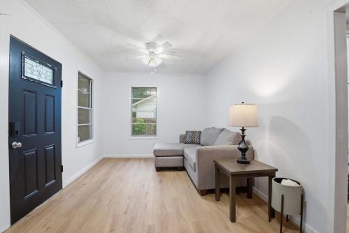 Lafayette Apartment | Byron St 5BR single Unit Downtown Lafaytte