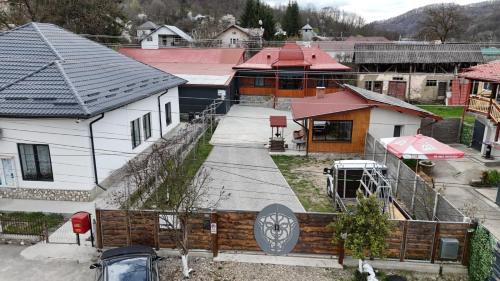 Visinesti House | CĂSUȚA BUNICII CU PRISPĂ
