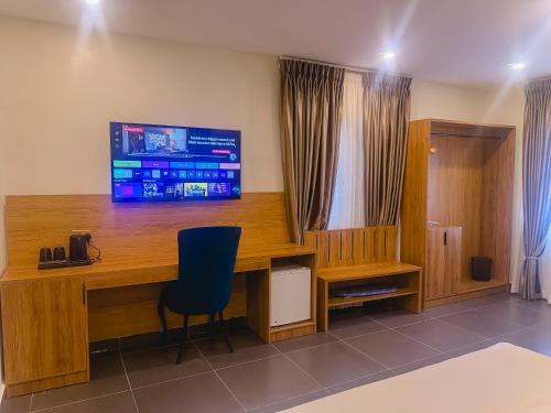 Ojodu Hotel | C & C Luxury Suites