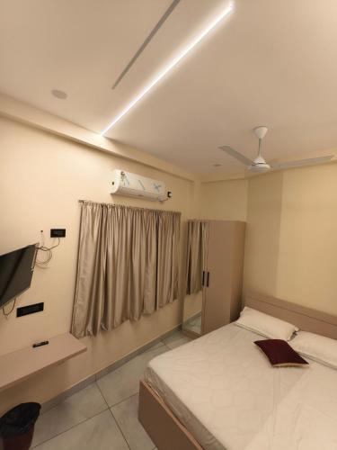 Shenoys Hotel | C K Residency