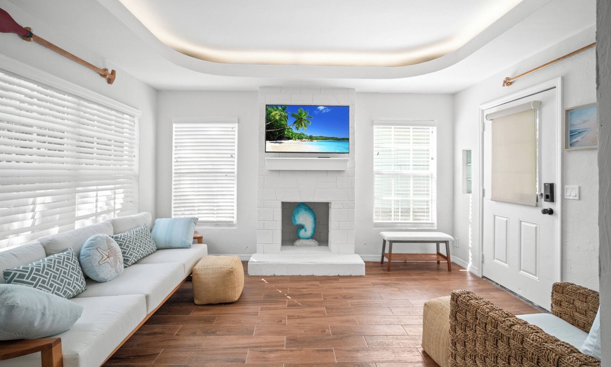 East Naples Cottage | C-LuCottage-2 Bdrm/1 Bath-3 Mins to 5th avexury