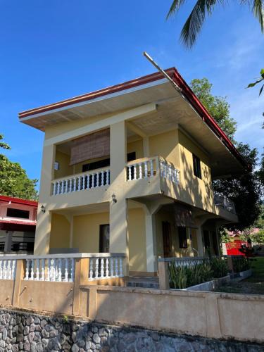 Mambajao Hotel | C - Side Inn