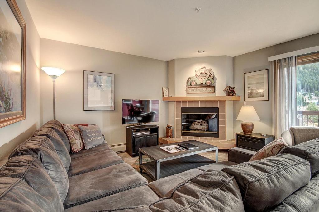 Mountain House Apartment | C213 Cinnamon Ridge Condo