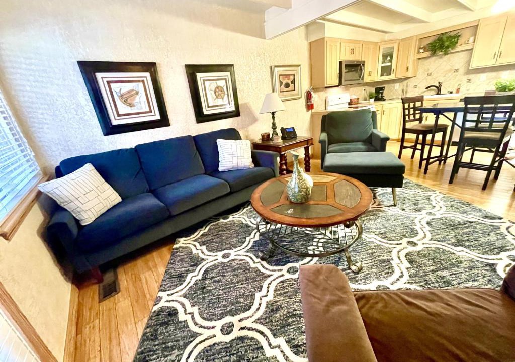 Mount Ida House | C3 - Mountain Harbor Lodge cottage on Lake Ouachita
