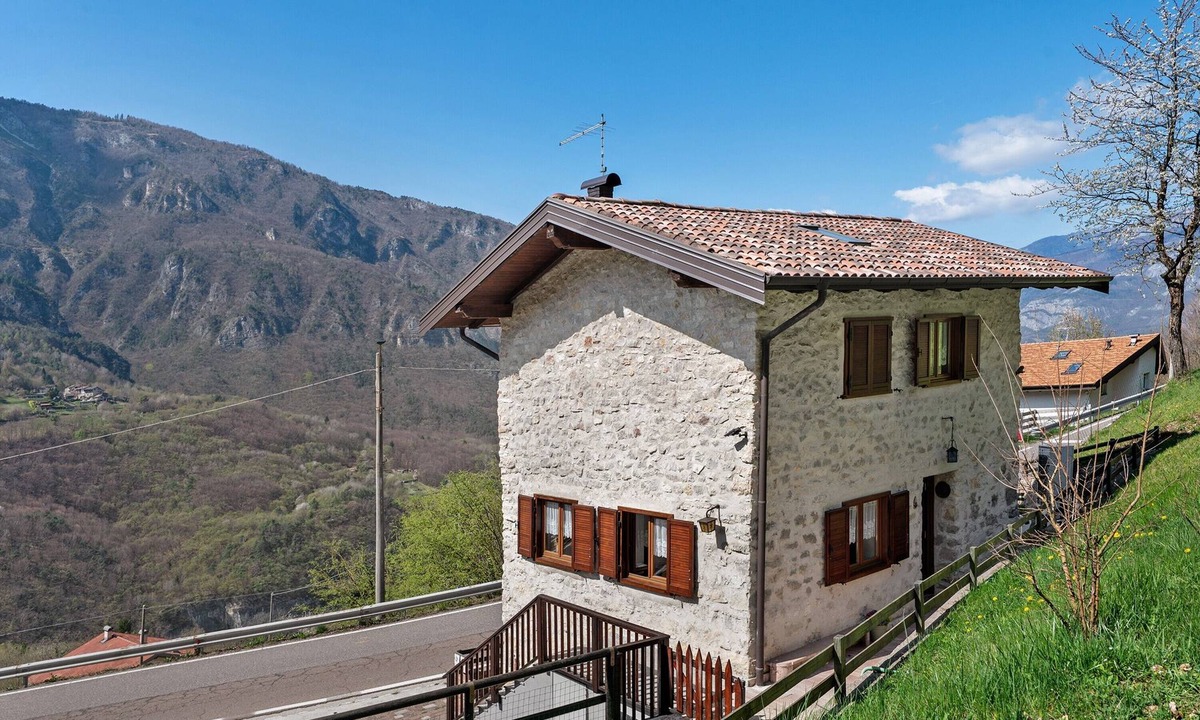 Folgaria House | Ca della Melania Stone House with Garden, Pool, and Barbecue