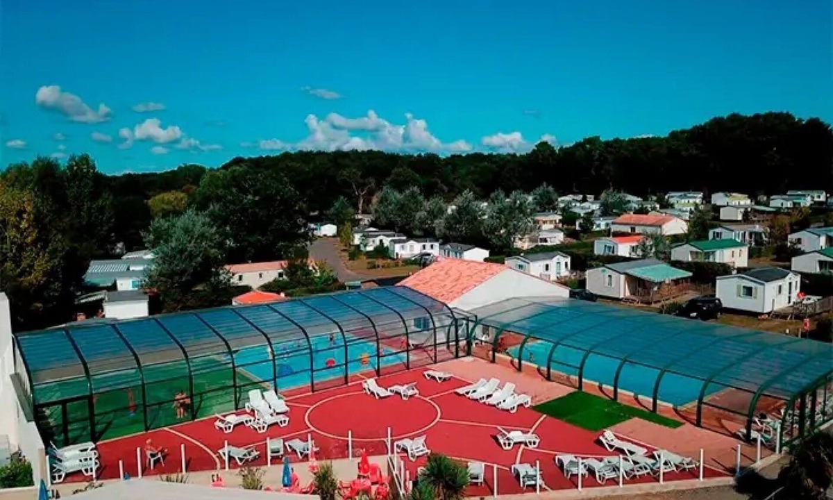 Saint-Christophe-du-Ligneron House | Camping 4 étoiles - Piscine - ccbg0fb