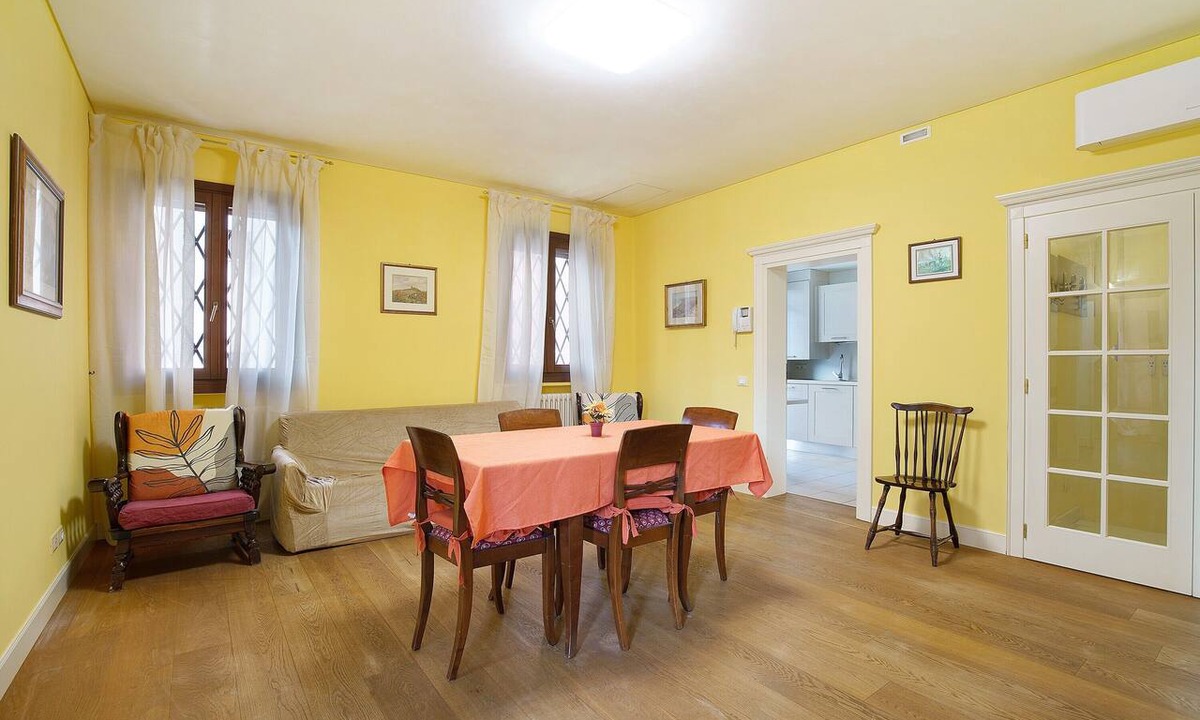 Mestre Apartment | Ca' Mercati Apartment with Two Bedrooms in Mestre Venice