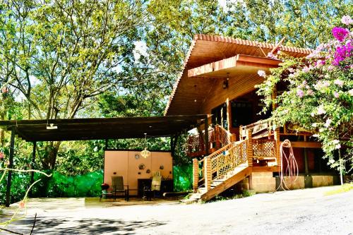 Garabito House | Cabaña Colibrí - Parking