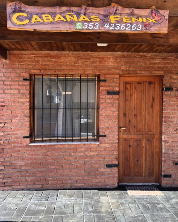 Villa Amancay House | CABAÑAS FENIX con EL ARROYO AMBOY RODEANDO LA PROPIEDAD reservar con 24 hs de anticipación