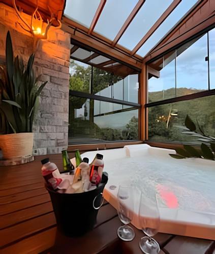 Santo Amaro da Imperatriz Apartment | Cabana Jardim dos Pássaros com Hidro e Lareira