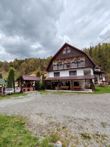 Arieseni Cabin | Cabana Dory și Dan