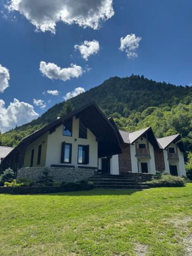 Moisei Cabin | Cabana La Poarta Codrului
