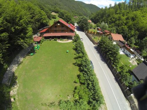 Cugir House | Cabana Perla