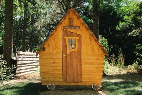 Vouille Bed & Breakfast | Cabane Nuts palace