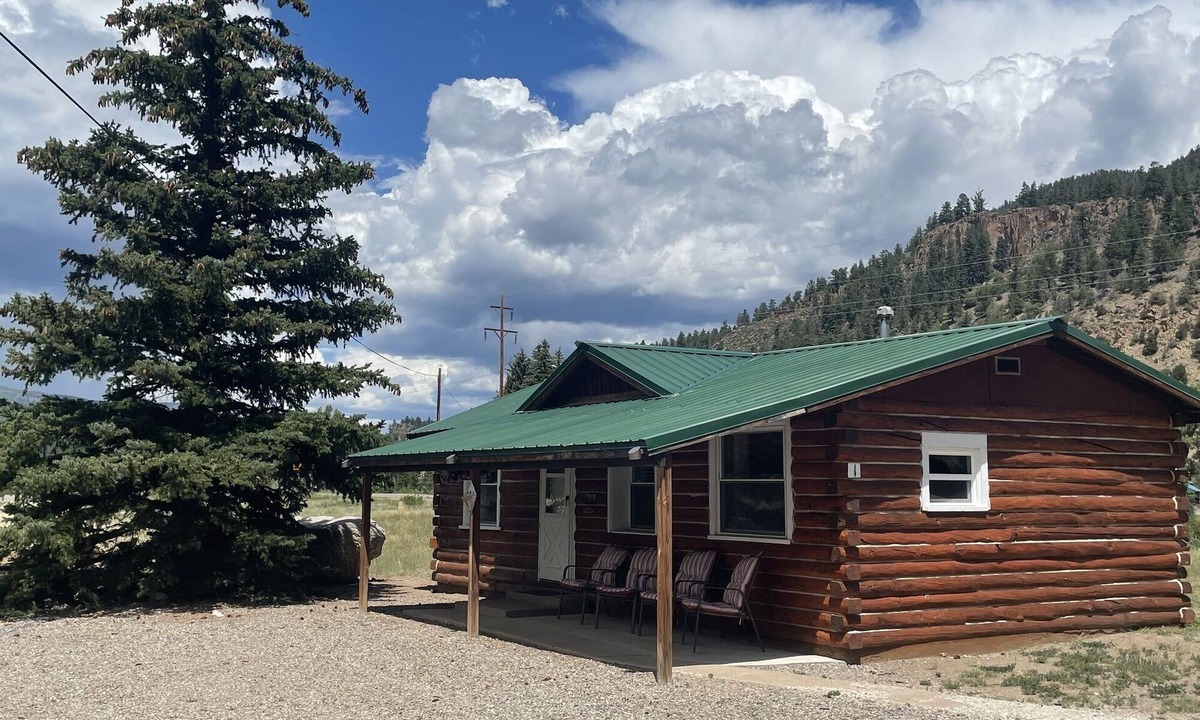 South Fork Cabin | Cabin #1 at Aspen Ridge Cabins in mountains near Rio Grande River