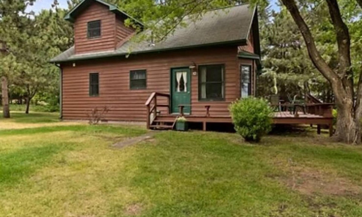 Pine River Cabin | Cabin 10 at Heath's Resort