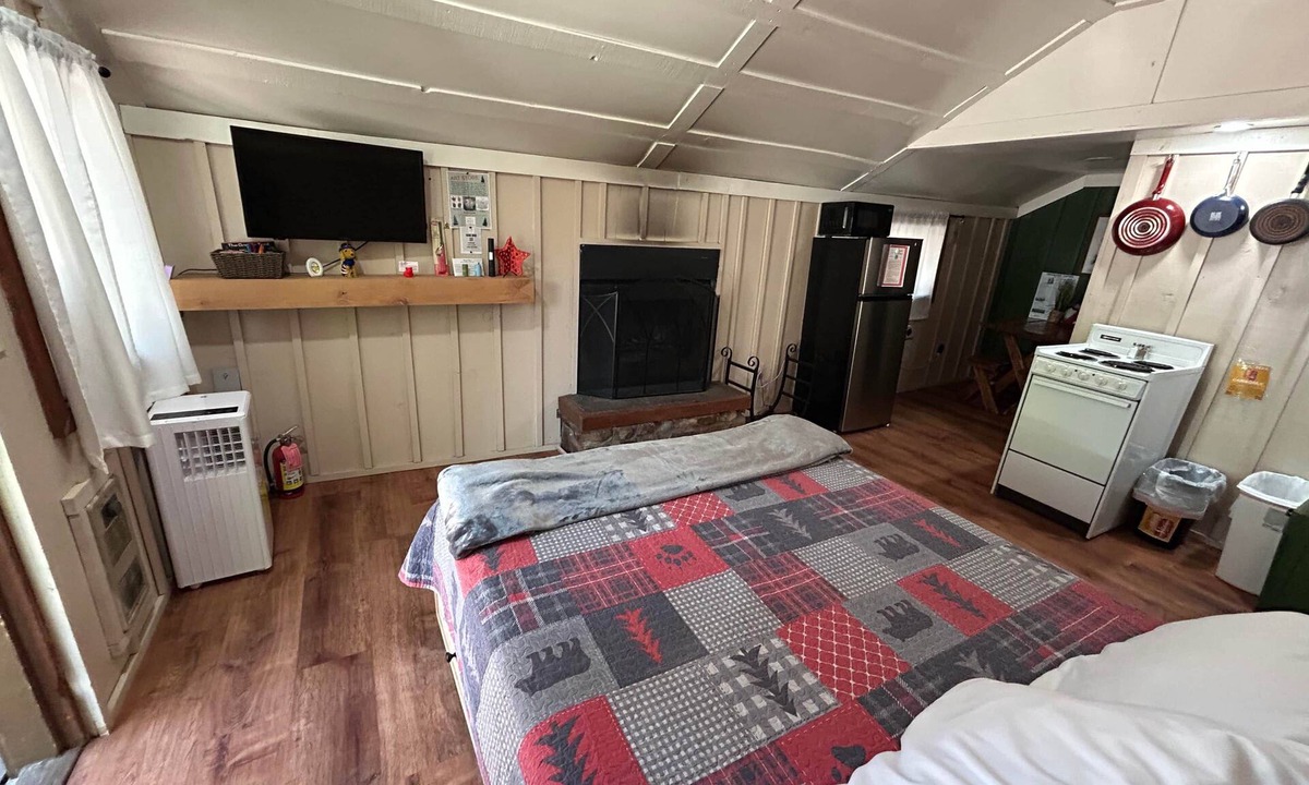 Christopher Creek Cabin | Cabin #2 - Studio with fireplace