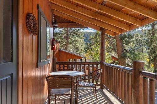 Estes Park House | Cabin 5- Private Cabin w King bed kitchen porch