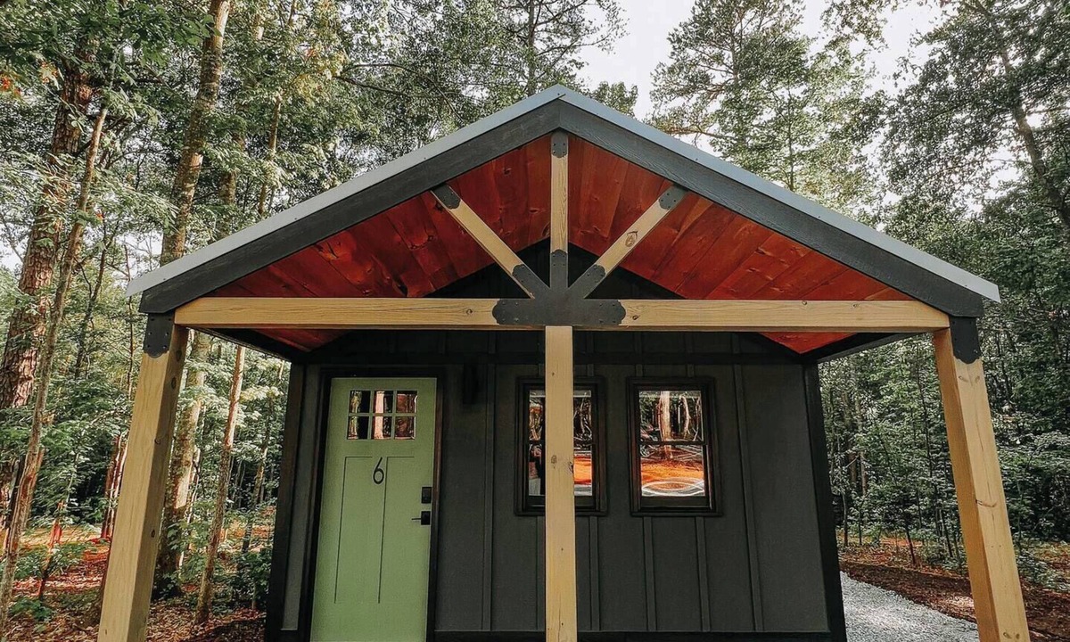 Hartwell RV Rental | Cabin #6: Studio style layout with kitchenette and a large gravel parking pad beside the cabin for easy boat or trailer storage.