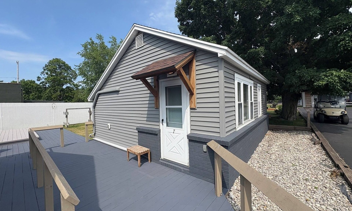 Arcadia Cabin | Cabin 7/Pleasant Valley Resort/Hot Tub/Sauna/BBQ