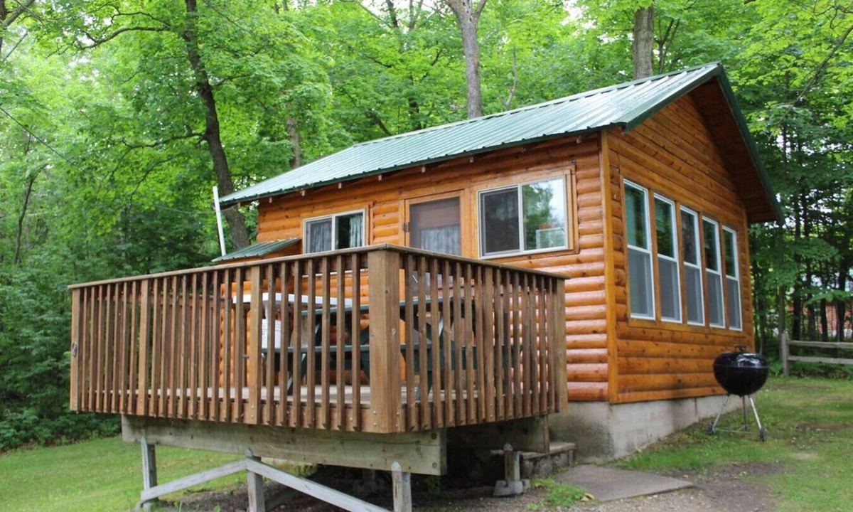 Deer River Apartment | Cabin 9 - Cozy private studio cabin on the lakeshore