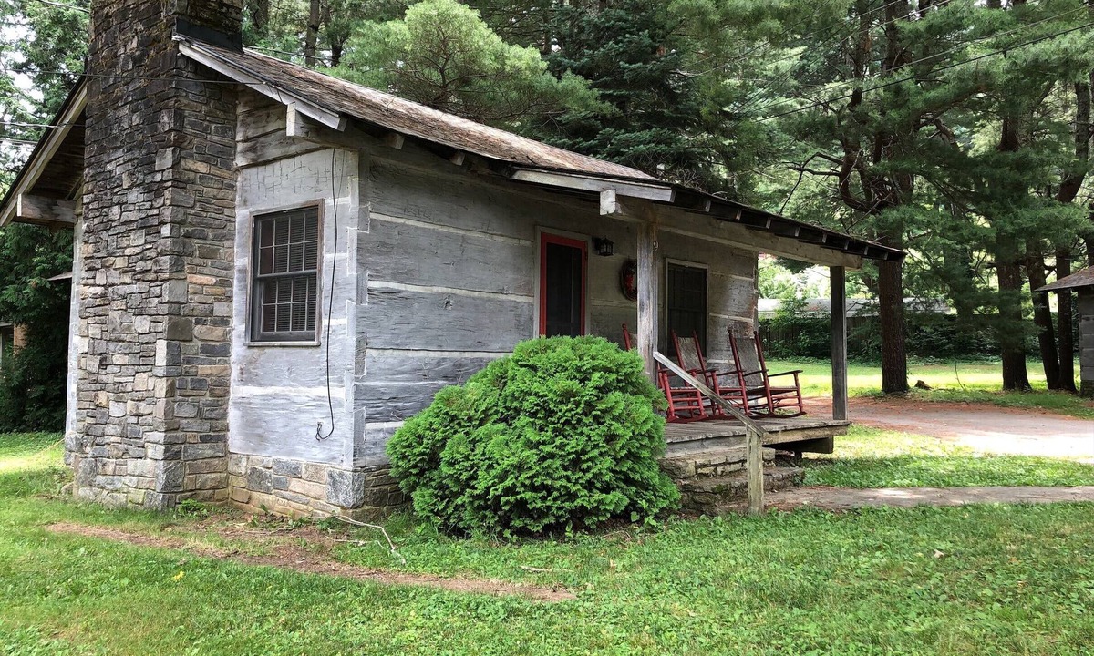 Maggie Valley Cabin | Cabin 9 - Rustic cabin in Pioneer Village, Maggie Valley NC