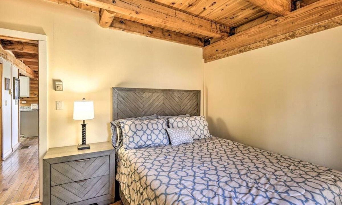 Pleasant Mount Cabin | Cabin and Suites Bloom Where You Rest