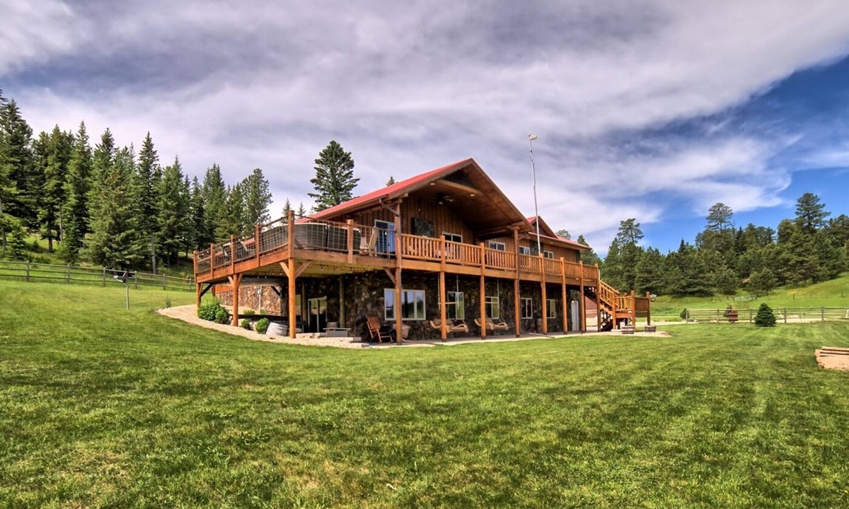 Nemo Cabin | Cabin close to Nemo, private stocked pond and hot tub great for families!