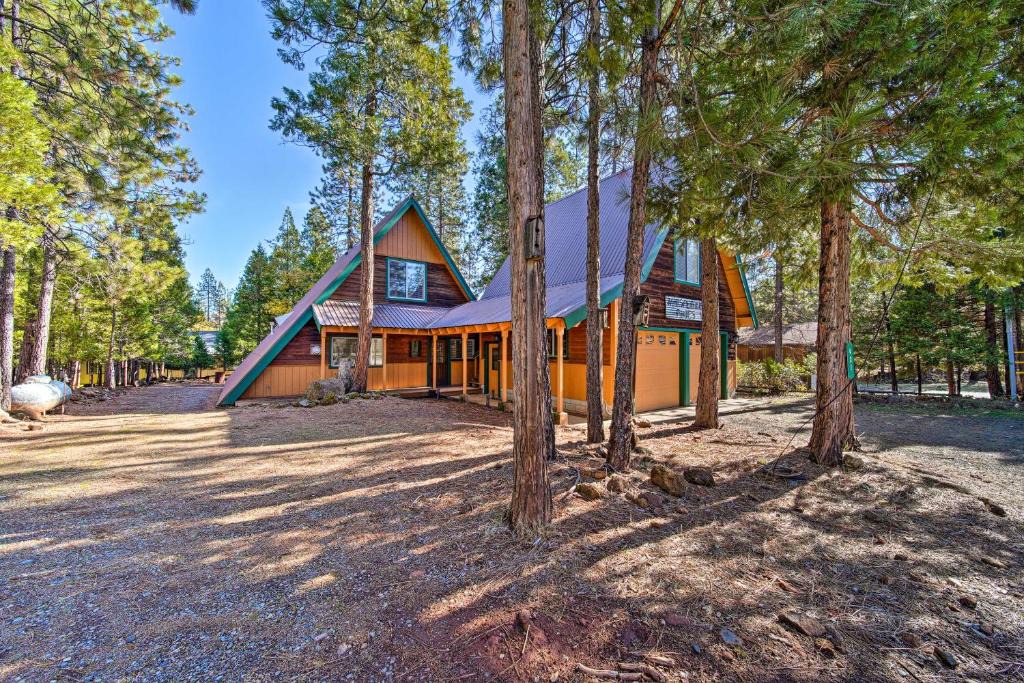 Trinity Center House | Cabin Hideaway < 1 Mi to Trinity Lake: Hike & Fish