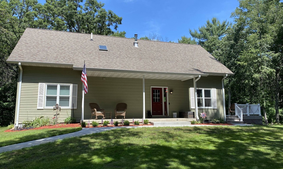 Necedah House | Cabin in the woods with Castle Rock Lake access