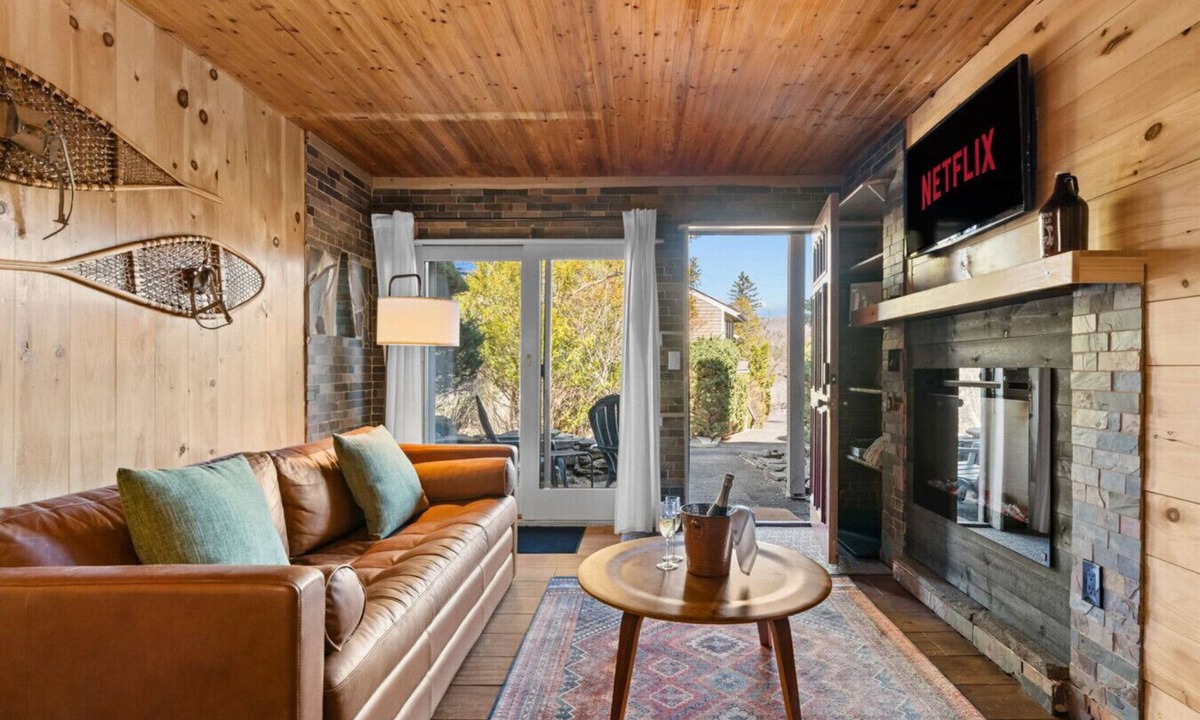 Hunter Apartment | Cabin on Mtn, Seasonal Pool Access w Panoramic Views! Hike, Golf, Swim, Unwind!