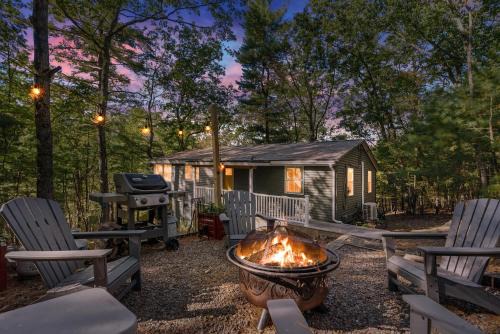 Sleepy Hollow House | Cabin w fire pit & grill near Devils Nose Trail