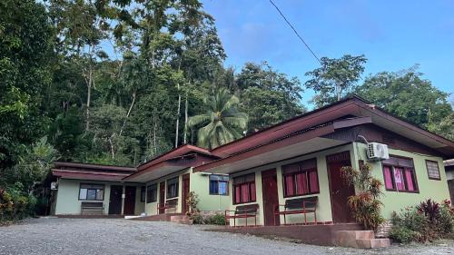 Bratsi Hotel | Cabinas El Mango