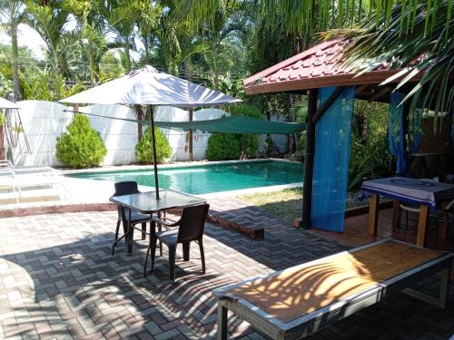 Dominical House | Cabinas la Antorcha
