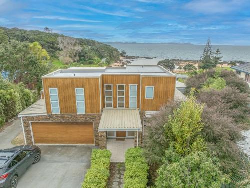 Cable Bay House | Cable Bay Retreat with Outdoor Bath Luxury