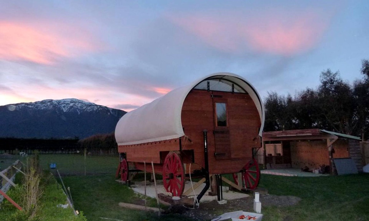 Kaikoura House | Caboose Accommodation with Stunning Views of Mount Fyffe in Kaikoura, New Zealand