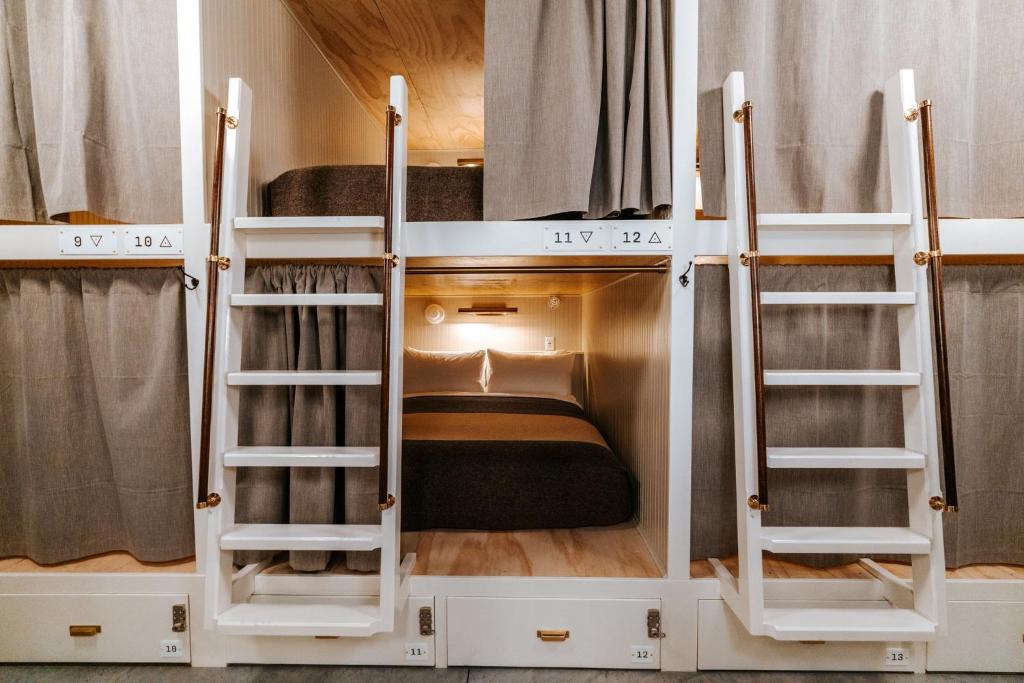 Jackson Hostel | Cache House