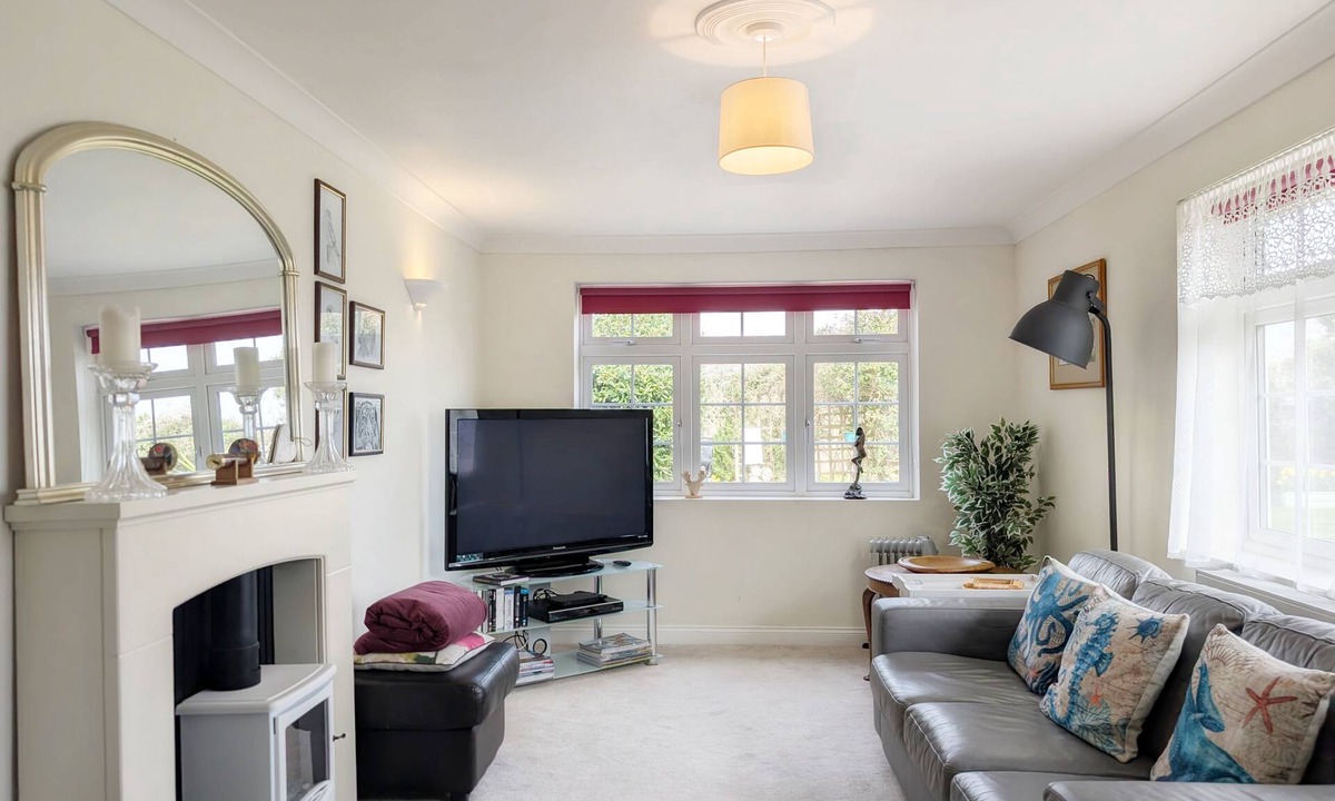 Selsey Cottage | Caedwalla House, Selsey - an annexe that sleeps 4 guests in 2 bedrooms