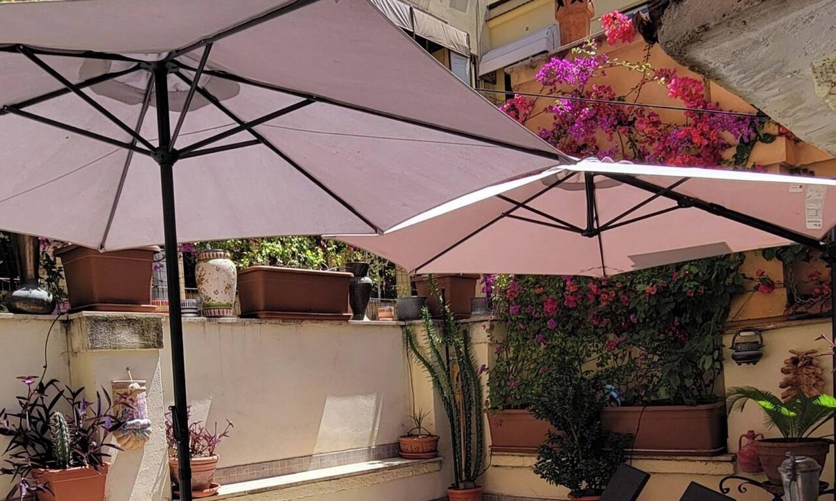 Rione XVIII Castro Pretorio Apartment | Caesar Room
