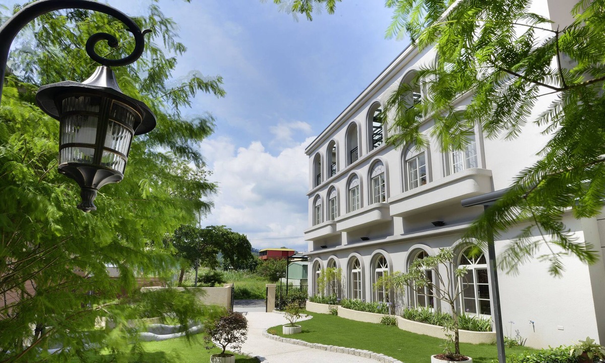 Jiji Hotel | Caffir garden hotel