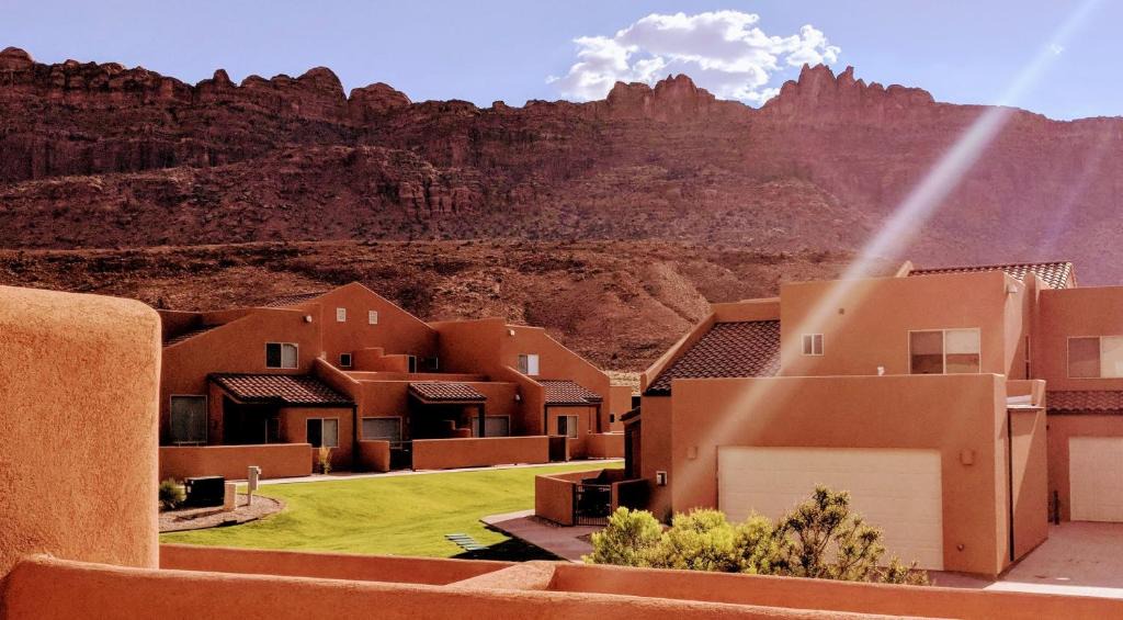 Moab South Valley House | Cairn House #4A7