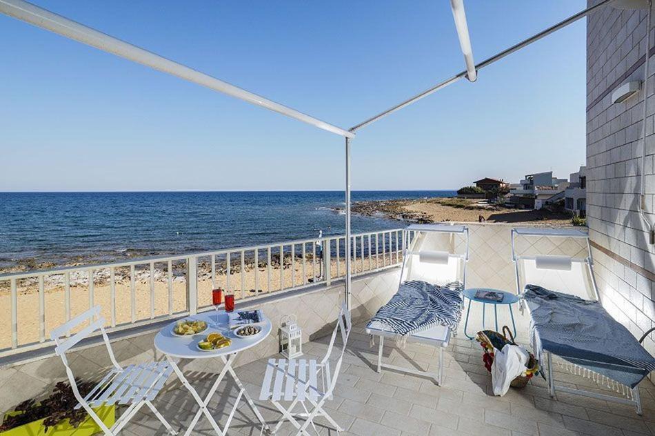 Calabernardo Apartment | Calabernardo Apartment Sleeps 4 Air Con WiFi