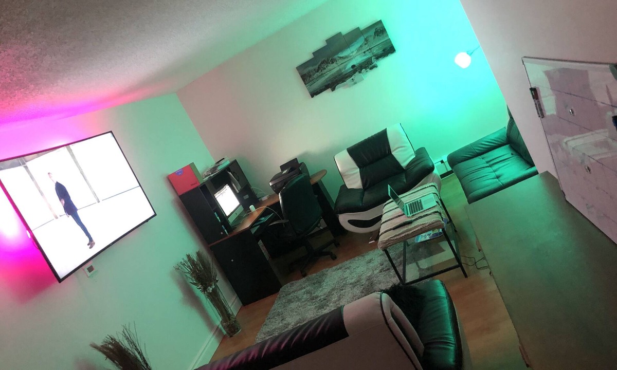 Bridgeland Condo | CALGARY DOWNTOWN SMART HOME FOR SHORT STAY